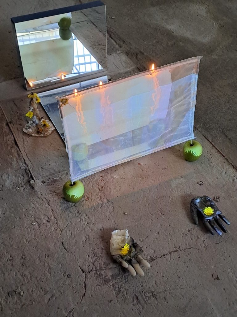 immagine per Caducité a cura di Valentina Rippa, nel capannone industriale Capnapoliest di Vera Vita Gioia a Napoli, gli artisti: Riccardo Albanese, Valeria Borrelli, Giulio Delvè, Luigi De Simone, Roberto di Alicudi, Massimiliano Pipolo, Lucia Schettino, Antonello Scotti