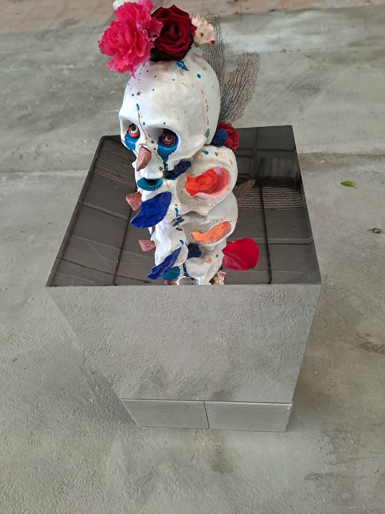 immagine per Caducité a cura di Valentina Rippa, nel capannone industriale Capnapoliest di Vera Vita Gioia a Napoli, gli artisti: Riccardo Albanese, Valeria Borrelli, Giulio Delvè, Luigi De Simone, Roberto di Alicudi, Massimiliano Pipolo, Lucia Schettino, Antonello Scotti