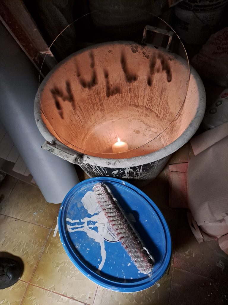 immagine per Caducité a cura di Valentina Rippa, nel capannone industriale Capnapoliest di Vera Vita Gioia a Napoli, gli artisti: Riccardo Albanese, Valeria Borrelli, Giulio Delvè, Luigi De Simone, Roberto di Alicudi, Massimiliano Pipolo, Lucia Schettino, Antonello Scotti