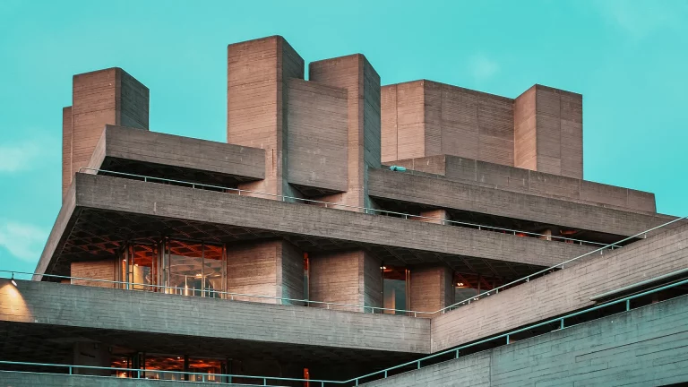 immagine per The Brutalist e Brutalismo. Parliamo soprattutto di Architettura e insidie per l’arte