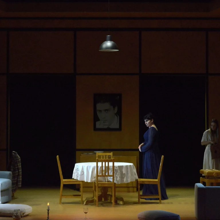 immagine Lo Zoo di Vetro. Al Teatro Carcano un'eleganza che sfiora l’evanescenza