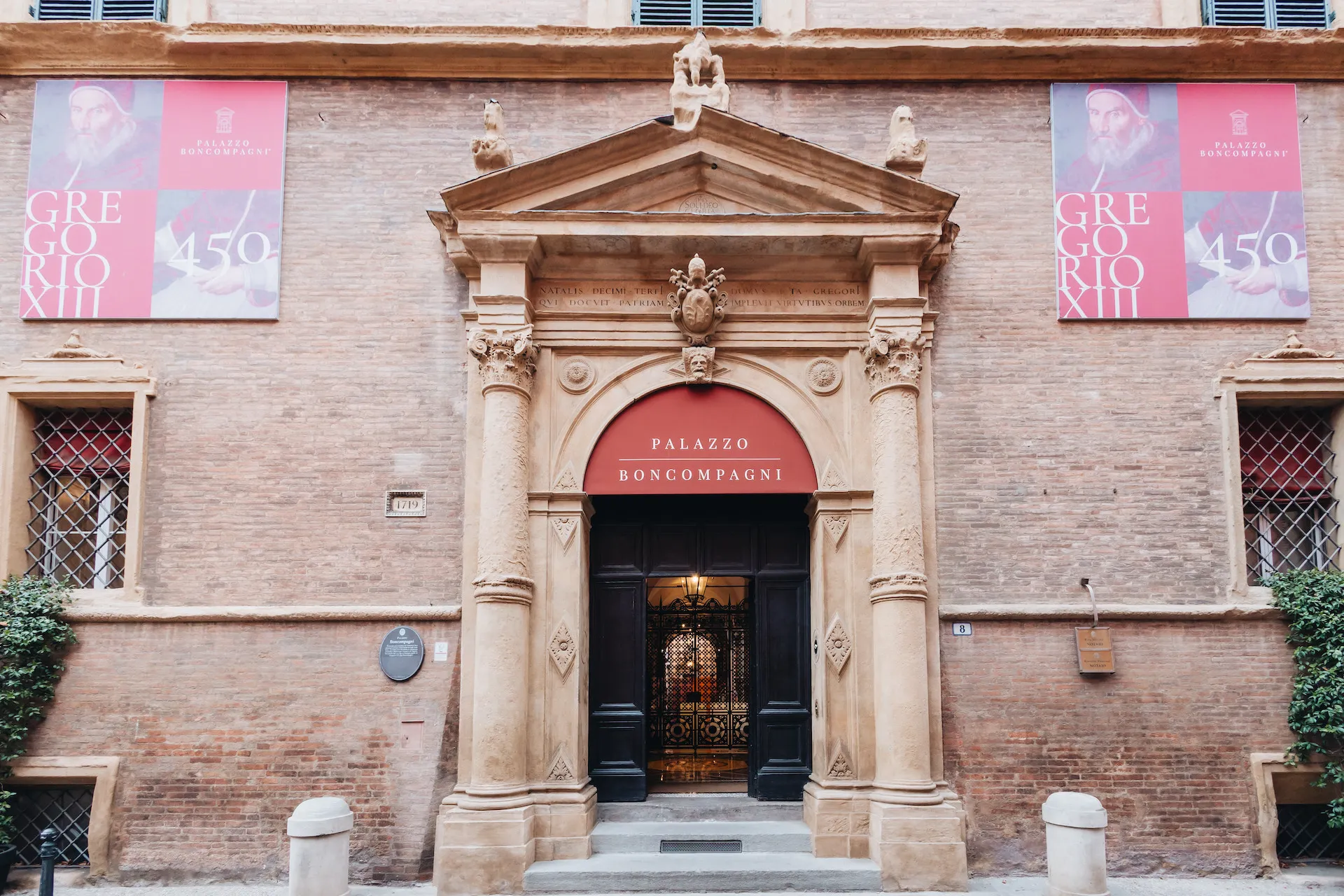 immagine per Alfredo Pirri. Ritratto di Palazzo a Bologna: Portale Palazzo Boncompagni. Marcela Ferreira