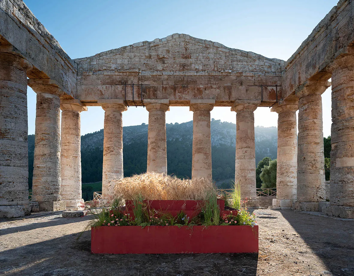 immagine per Progetto Elyma Segesta Gandolfo G. David - Installazione Ara - ph. Sandro Scalia