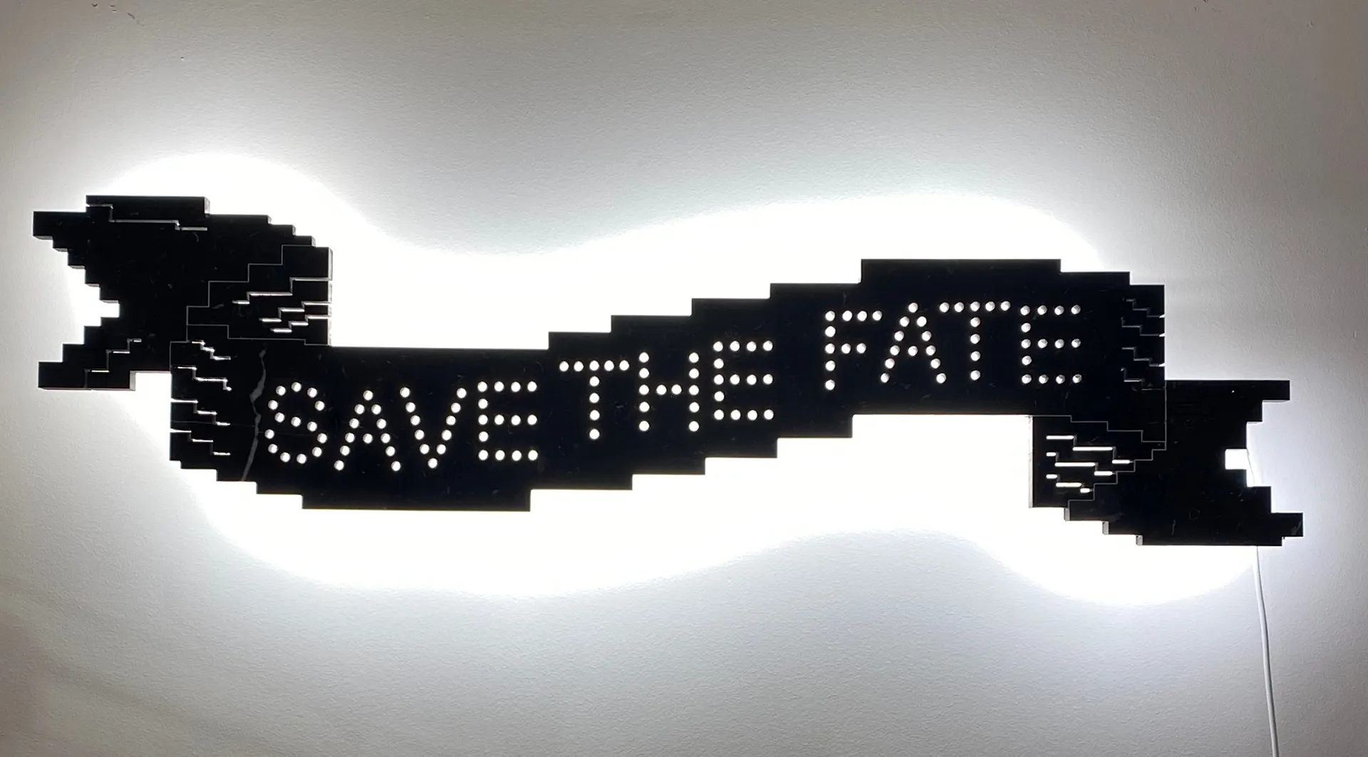 Michele Chiossi - Save the Fate Tattoo, marmo nero Marquina, acciaio, led, 2021 immagine per Michele Chiossi - Save the Fate Tattoo, marmo nero Marquina, acciaio, led, 2021