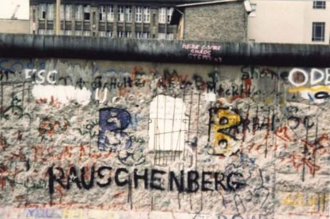 immagine per Muro di Berlino, circa 1990. Photo: Axel Benzmann - ROCI BERLIN research guide