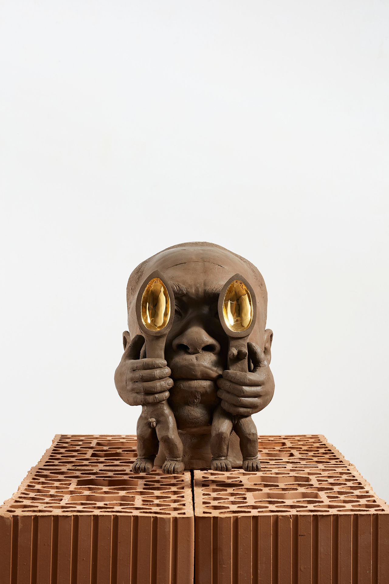 immagine per Victor Fotso Nyie, Vue céleste, 2022, ceramic and gold, cm 35x23 Courtesy P420
