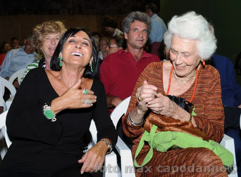 immagine per 03. Positano - agosto 2013 Licia Borrelli Vlad, allora ispettrice per l’Archeologia presso il MIBAC e Loredana Conti, soprintendente ai Beni Librai della Regione Campania - ph. Max Capodanno