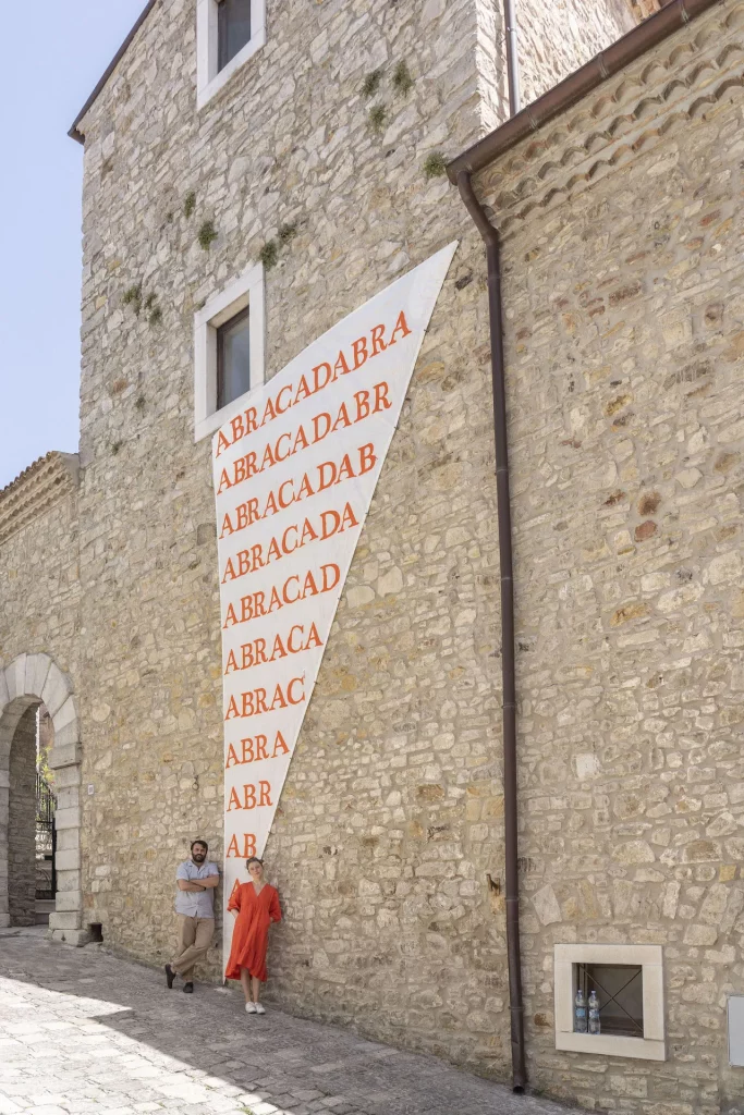 immagine per GRJB, Abracadabra dal progetto Flag Semaphores, Pietragalla (PZ), 2020, Ph Giovanni Lancellotti, Courtesy l’artista