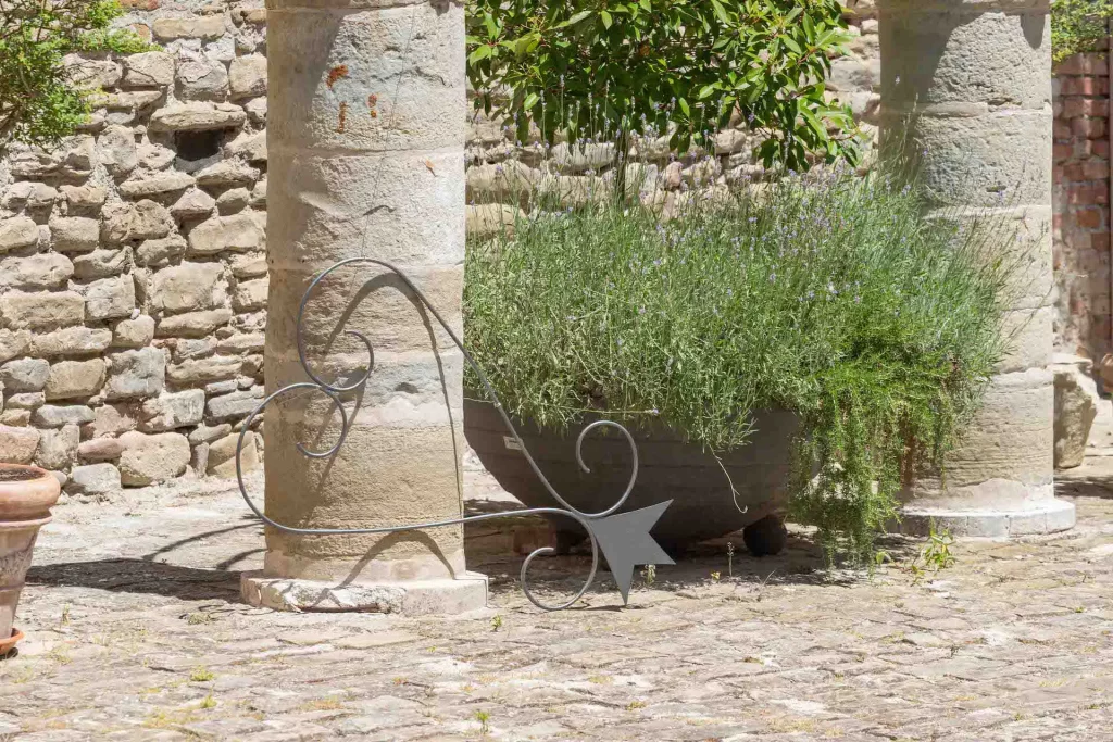 immagine per Binta Diaw, Dellu Cossan dal progetto It Is Not Wrong To Go Back and Take Something You Forgot, Monastero Bormida (AT), 2021, Ph Agnese Bedini, Courtesy l’artista