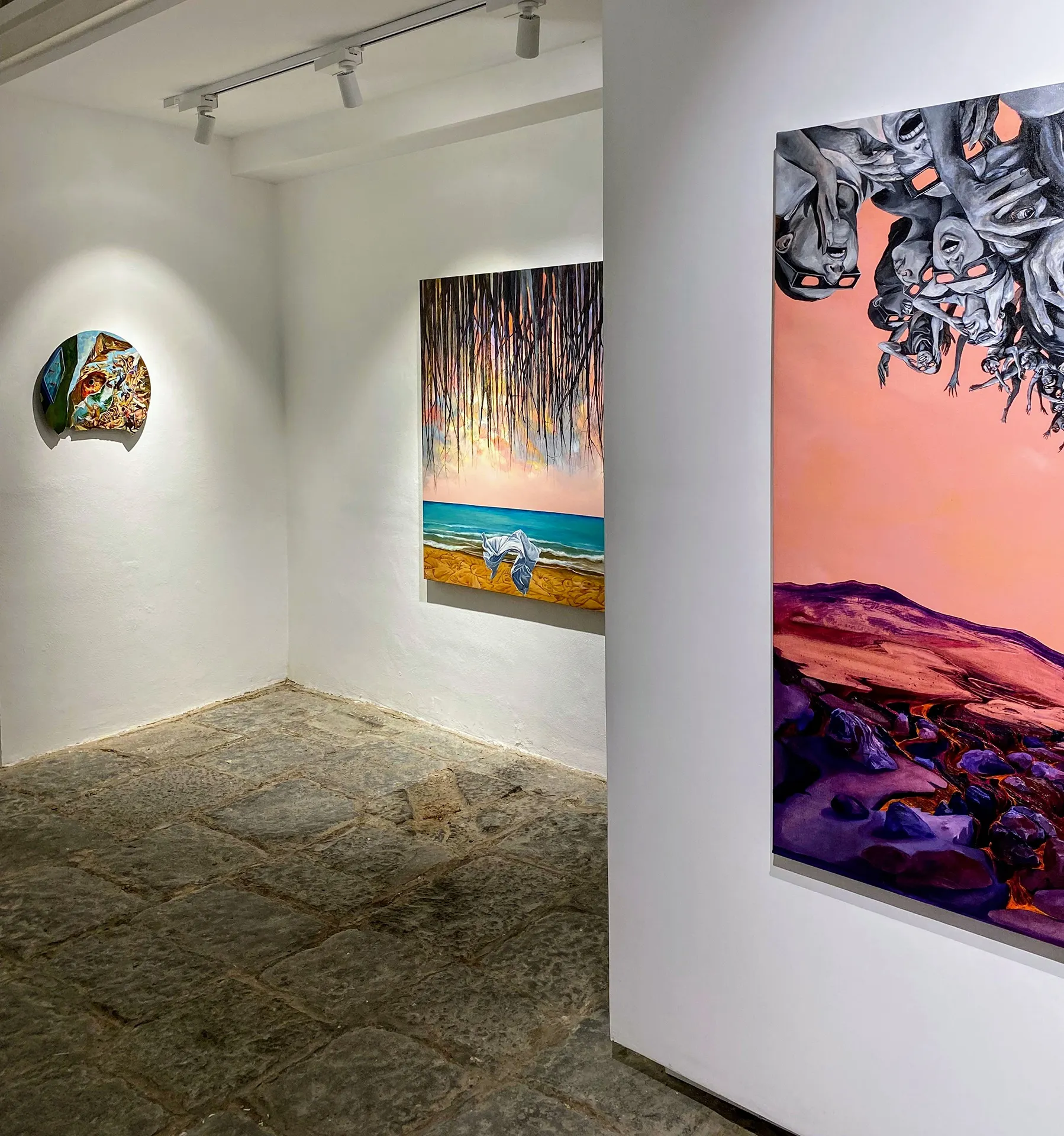 immagine per Saghar Daeiri Sun of the Beach installation view