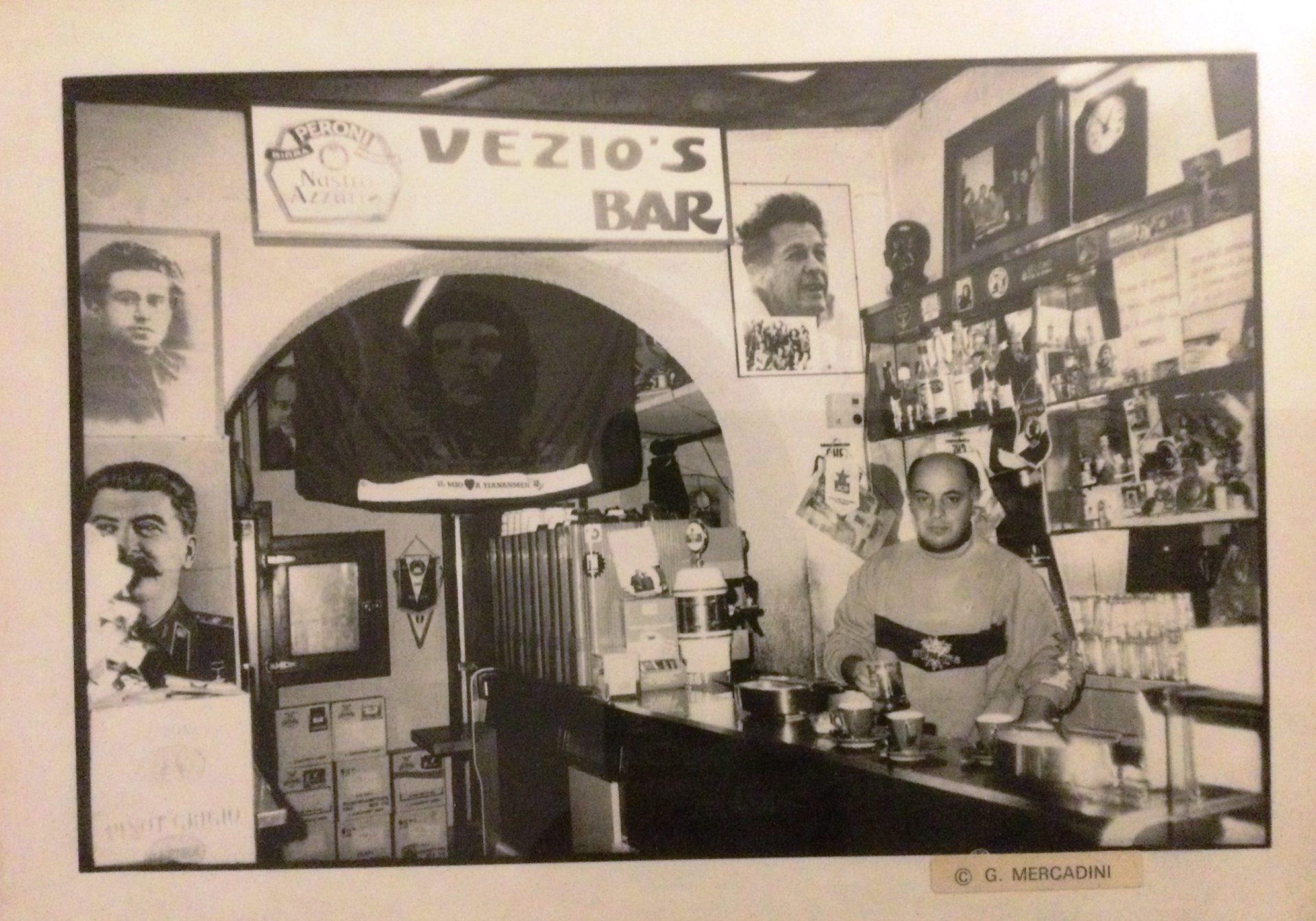 immagine per Vezio nel bar - foto di Gabriella Mercadini