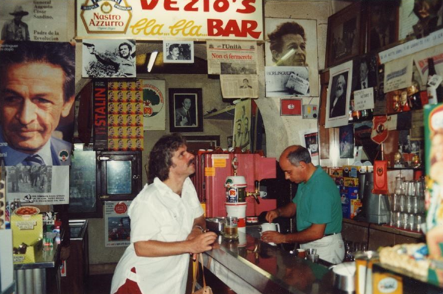 immagine per bar Vezio Bla Bla - sede originaria di V. dei Delfini 23 RM -anni '90