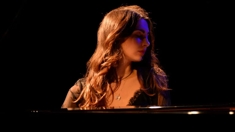 immagine per Lucia Cassarà ci porta da Mozart a Disney con l'entusiasmo della fascinazione per musica e cinema
