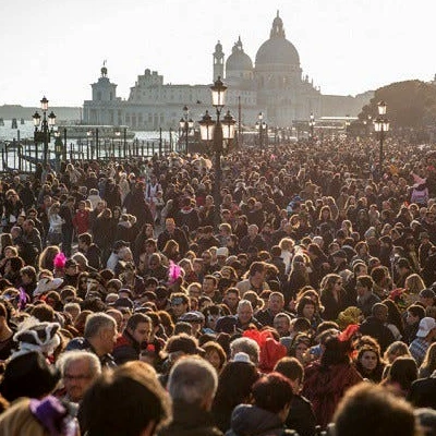 immagine per beni culturali: consumo fast e over