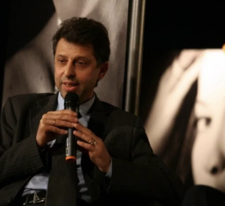 immagine per Indipendentemente #183. Oltraggio al pudore. Torna l’autobiografia di Riccardo Schicchi.