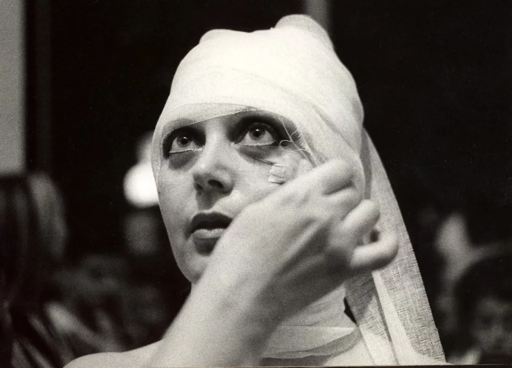 immagine per Tomaso Binga Vista zero, 1972–2020 polittico, fotografie, stampa su carta baritata cm 16 × 23 cm (9) cm 23 × 16 (9.1) Courtesy Archivio Tomaso Binga e Galleria Tiziana Di Caro, Napoli