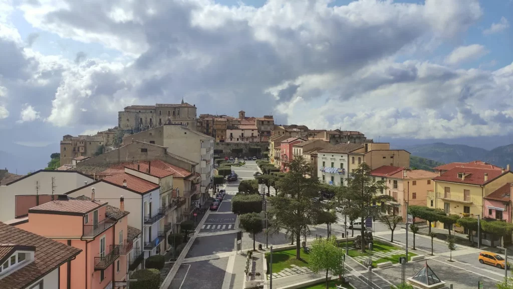 immagine per Veduta di Caggiano (SA). Photo Amedeo Benestante © Fondazione Morra, Napoli