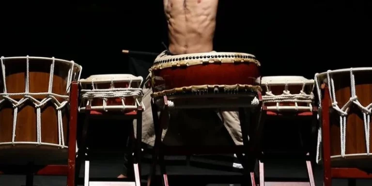 immagine per Il canto delle culture: dall'Alaska alla Colombia, suoni e tradizioni dal mondo per il festival I Giardini della Filarmonica