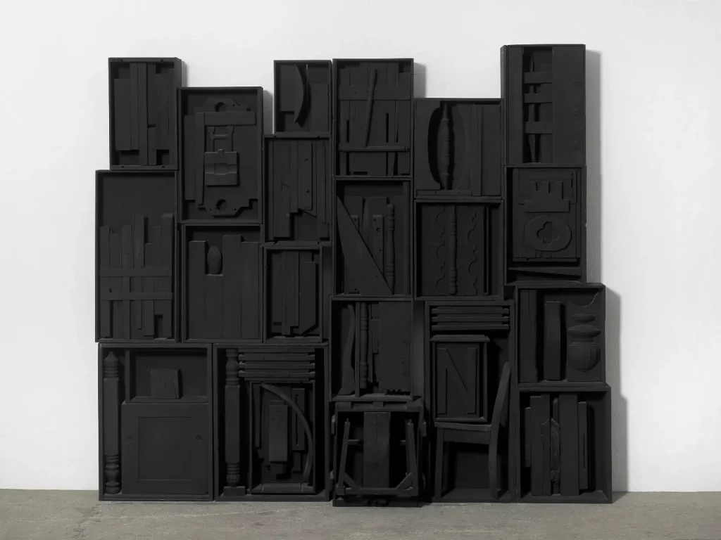 immagine per Louise Nevelson, Senza titolo, 1964. Legno dipinto di nero, 216x241x49,5 cm. Courtesy Fondazione Marconi, Milano. Photo Alessandro Zambianchi
