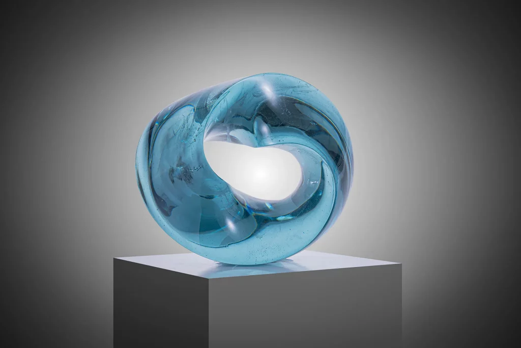 immagine per Vlastimil Beránek, Endless -Turquoise, 2024, cast glass, 35 x 41 x 28.5 cm.