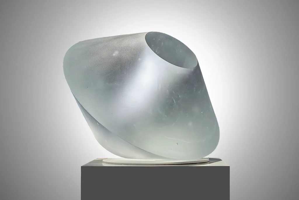 immagine per Vlastimil Beránek, Echo, 2020, cast glass, 49 x 66 x 49 cm. 