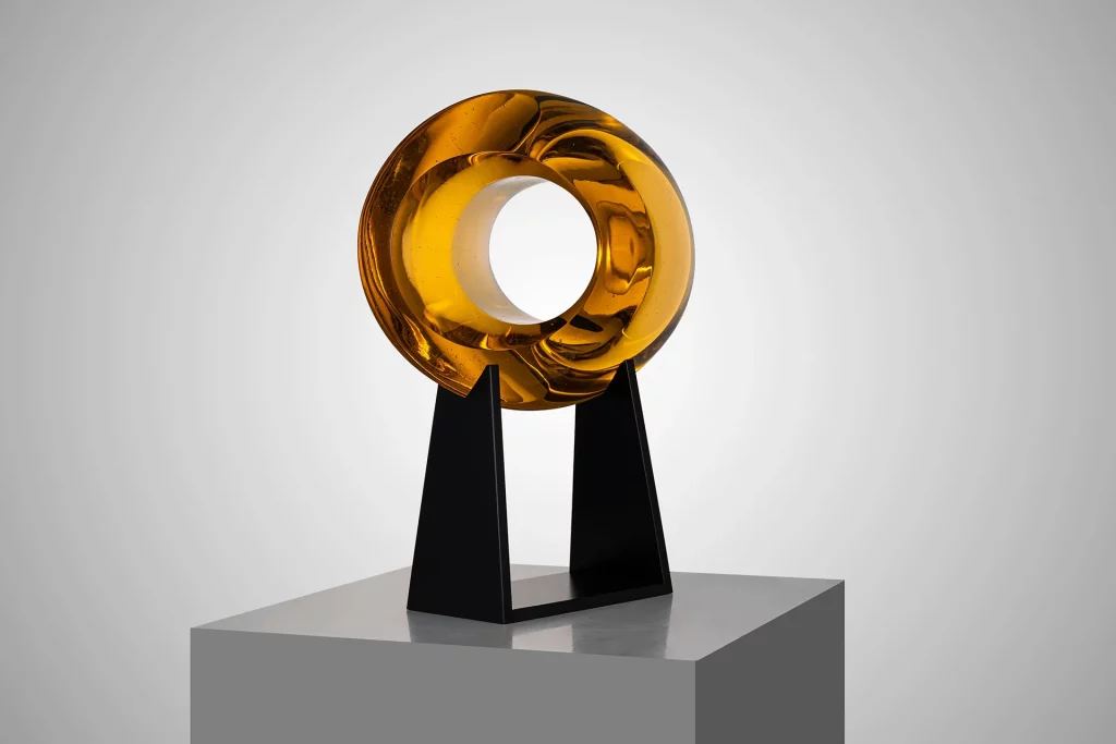 immagine per Vlastimil Beránek, Mola Mola Gold, 2023, cast glass, 42 x 38.5 x 15 cm. 