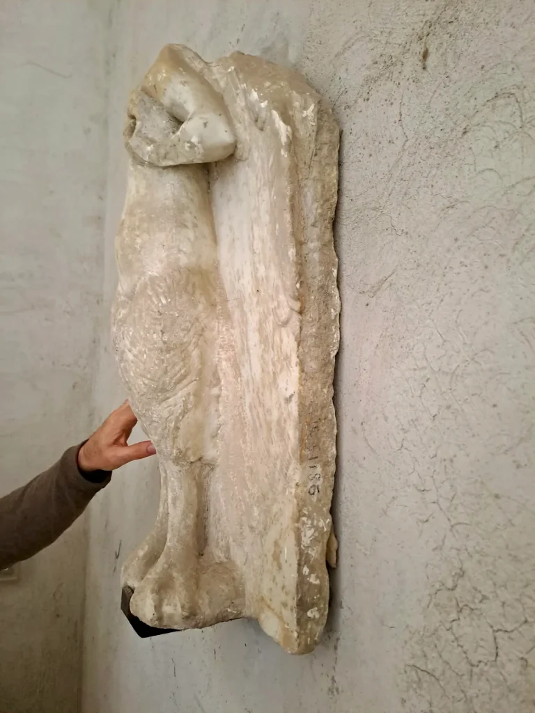 immagine per 5.Sotterranei Gotici-Museo di San Martino- Sirena di Spina Corona (originale) -ph Enza Monetti