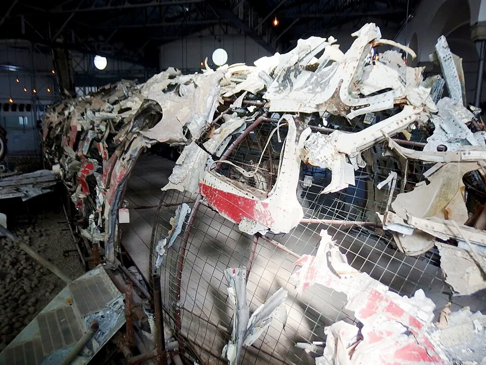 immagine per Museo della Memoria di Ustica, Bologna, riassemblaggio DC-9 Itavia. Photo courtesy Palikap via Wikimedia Commons