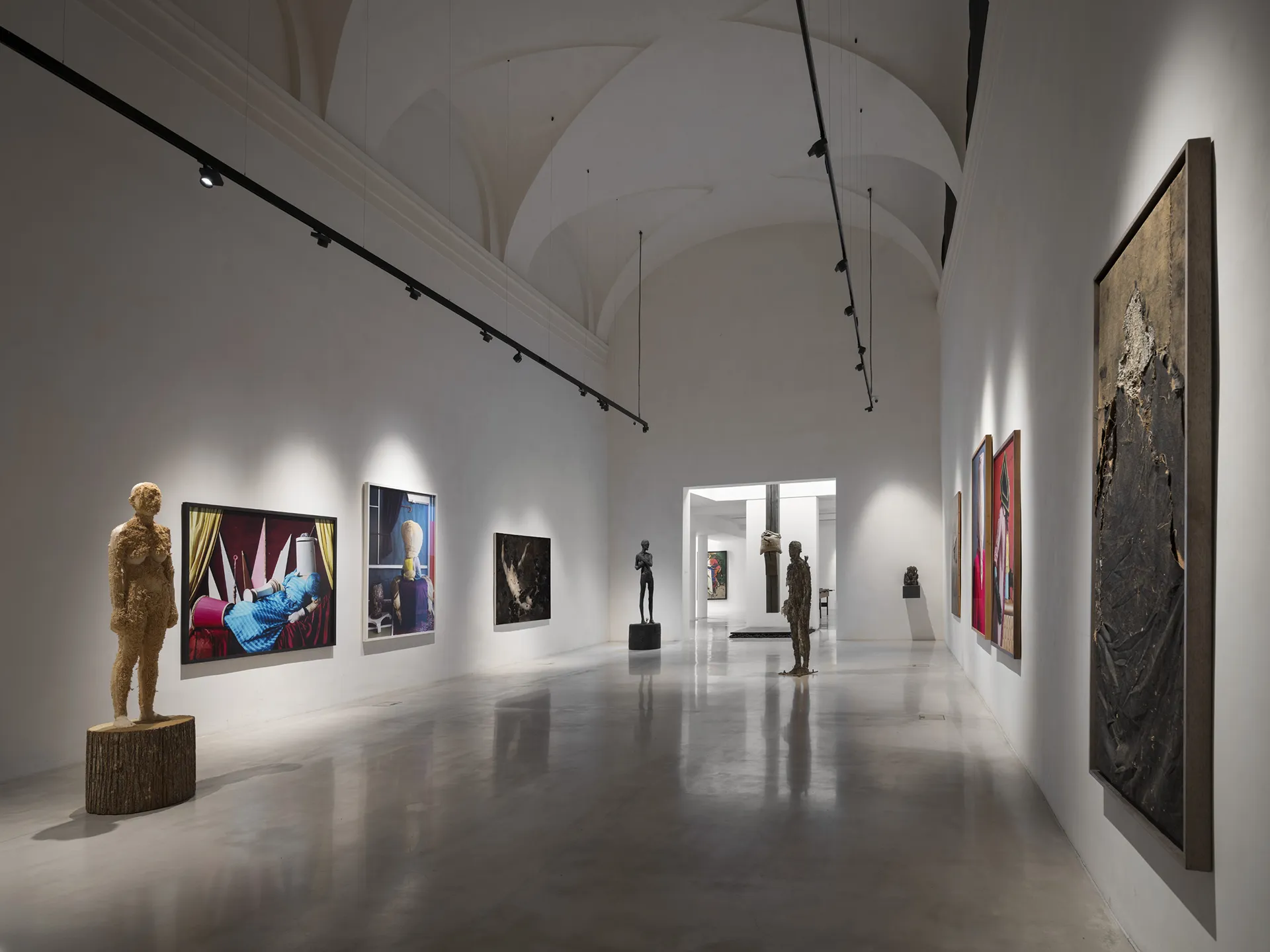 immagine per Damnatio Figuræ. Dalla negazione dell’immagine al ritratto, installation view, 2025. Foto: Ugo Carmeni