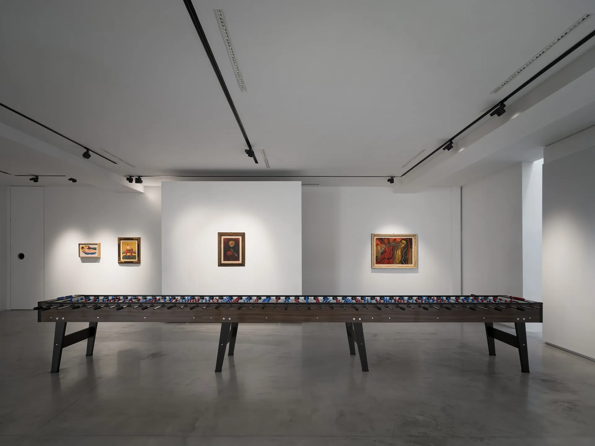 immagine per immagine per Damnatio Figuræ. Dalla negazione dell’immagine al ritratto, installation view, 2025. Foto: Ugo Carmeni