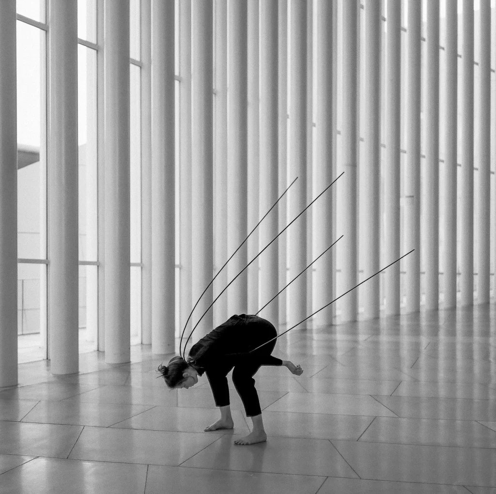 immagine per Agnieszka Mastalerz, Supports (Elisabeth I), 2021, fotografia, stampa a inchiostro pigmentato su Moab Entrada Natural Rag 300 gsm, 100x100 cm. Courtesy l'artista e eastcontemporary