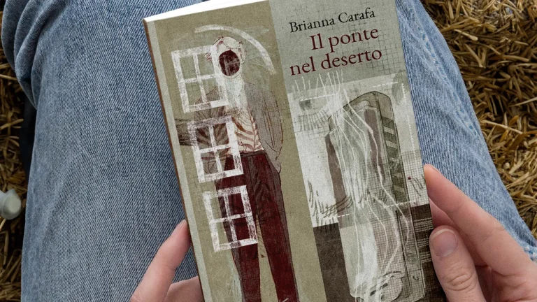 immagine per Il ponte nel deserto. Brianna Carafa e il rivoluzionario diritto all'imperfezione.