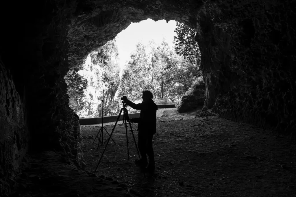 immagine per Antonio Biasucci. Nella grotta di Matermani (foto V. Laureano)