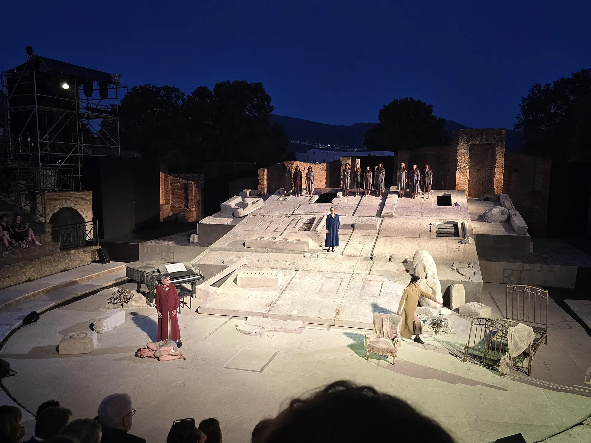 immagine per fig. 6Una scena di Elettra al Teatro grande di Pompei l’11 luglio 2025. Foto di Floriana Conte