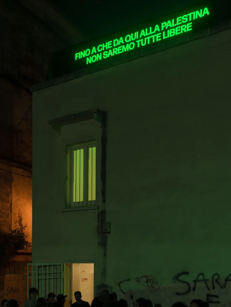 immagine per Le Alleanze dei Corpi - Giulia Crispiani, Paludofobia, 2025. Post Disaster Rooftop EP05 – LA PALUDE SIDERALE. Photo Cosimo Calabrese.