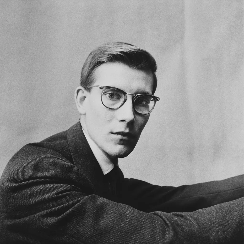 immagine per Irving Penn Yves Saint Laurent, Paris, 1957. Courtesy of The Irving Penn Foundation / Fondation Pierre Bergé – Yves Saint Laurent.