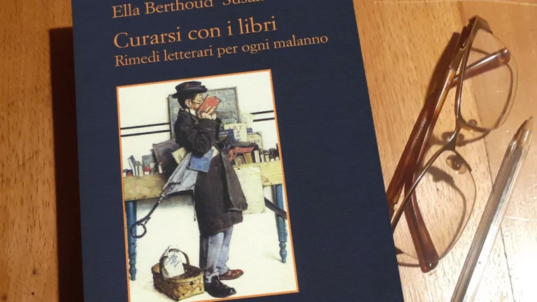 immagine per Curarsi con i libri, rimedi letterari per ogni malanno. Un dizionario per curarsi senza troppo fantasticare sulla malattia 