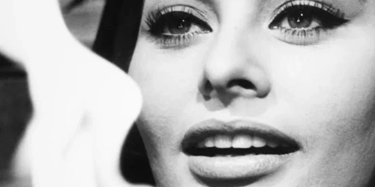 immagine per Sophia Loren. Il mito della bellezza disegnato con la luce