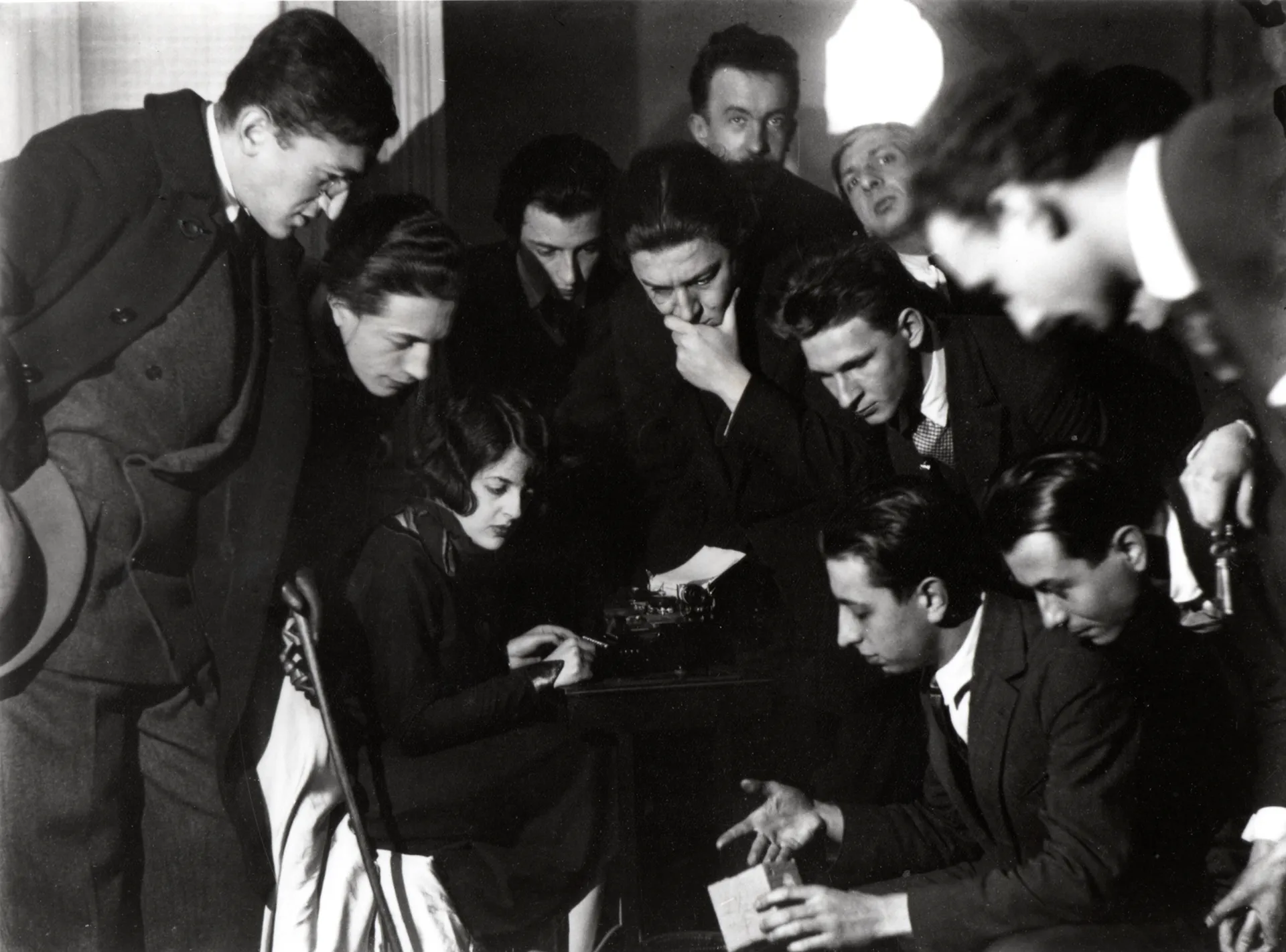 immagine per Man RayGroupe Surréaliste (Séance d’écriture automatique), 1924-1980 Photograph, new print Printed by Pierre Gassmann 17 x 22 cm Collezione privata Courtesy Gió Marconi, Milan SIAE 2025