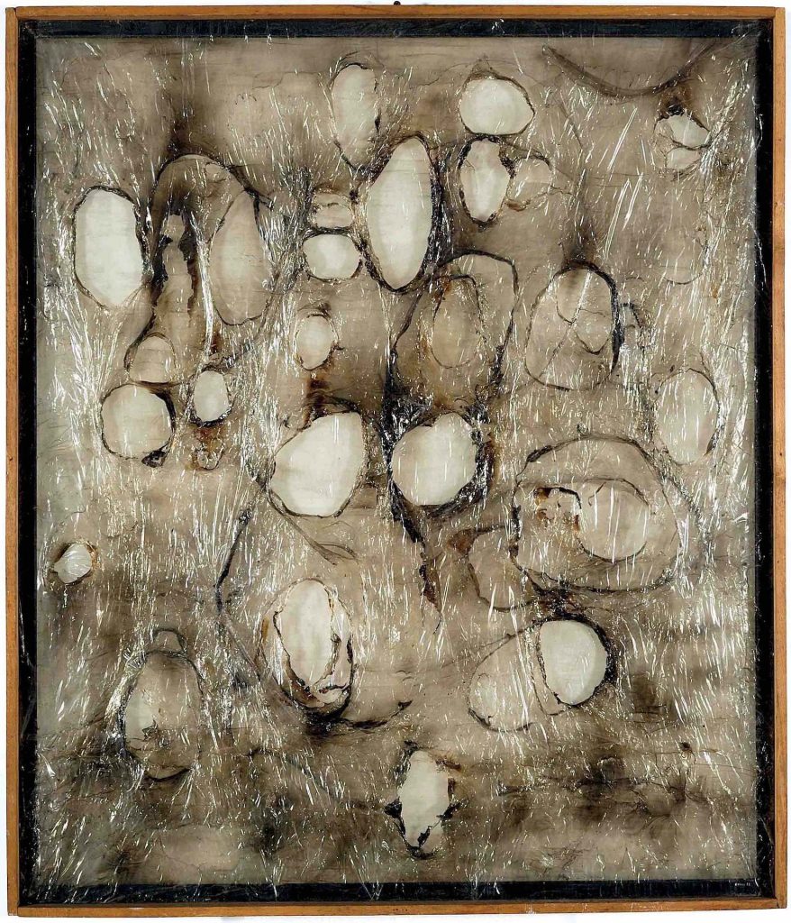 immagine per Alberto Burri Plastica, 1962 Plastica, combustione su telaio di alluminio 100 x 86 cm Collezione privata Foto: A Sarteanesi, Città di Castello (ç) Fondazione Palazzo Albizzini Collezione Burri, Città di Castello; 2025, Prolitteris, Zürich