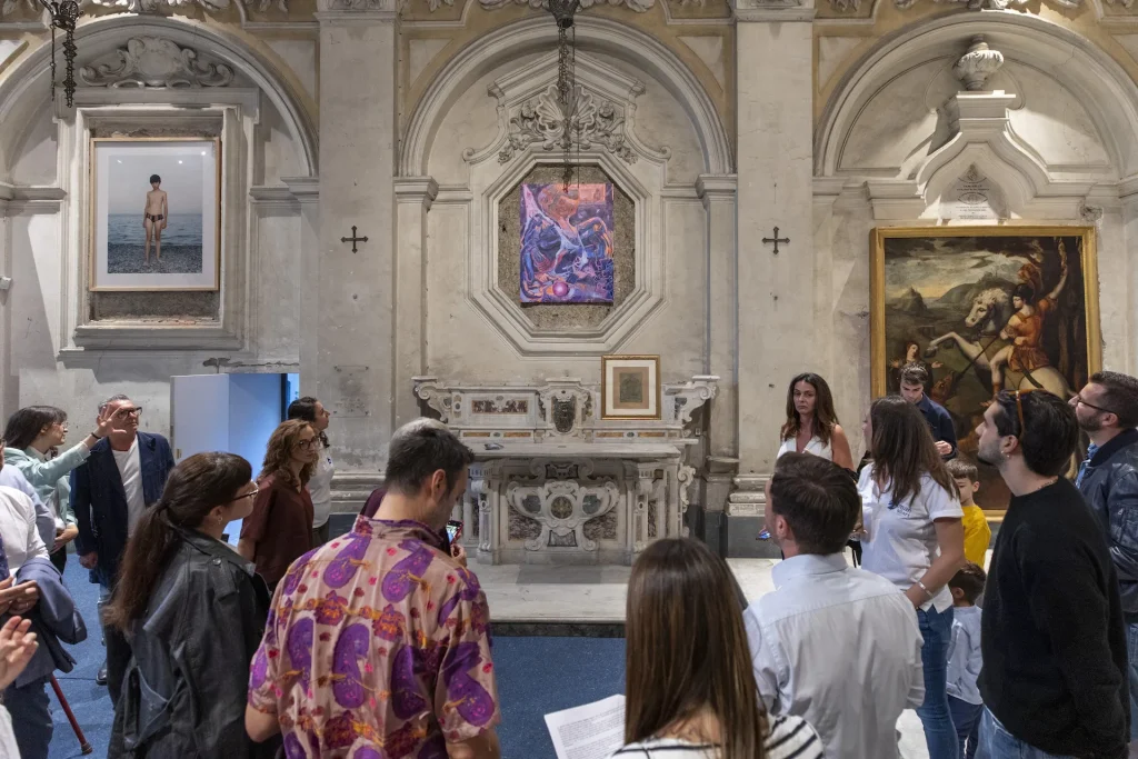 immagine per Superfici Irregolari - Sette narrazioni sulla frammentazione dell’animo umano, Chiesa della Compagnia della Disciplina della Santa Croce, 2023. Ph. credits Amedeo Benestante, Courtesy Art Days - Napoli Campania