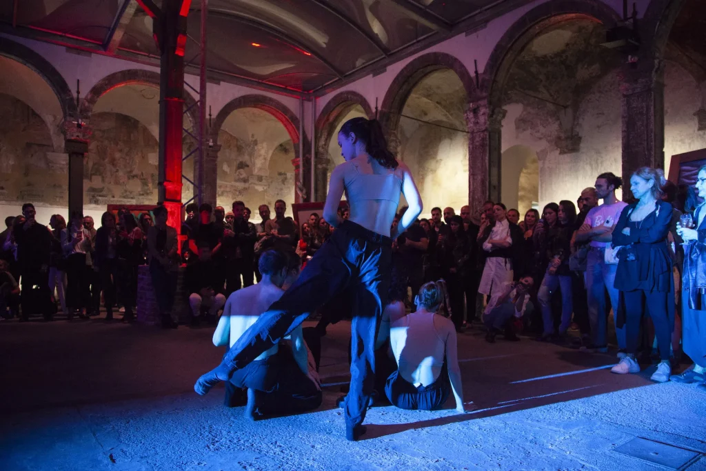 immagine per Art Daze, il by night di Art Days, closing night 2023, Fondazione Made in Cloister, Ph. credits Serena Schettino, Courtesy Attiva Cultural Projects