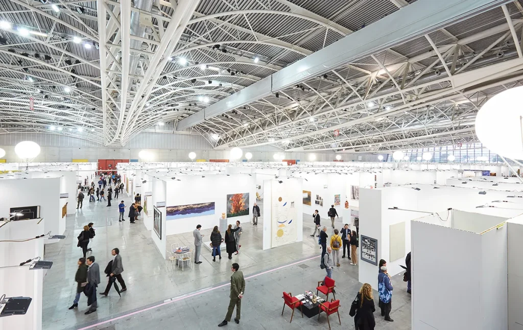immagine per Artissima Oval-Interni