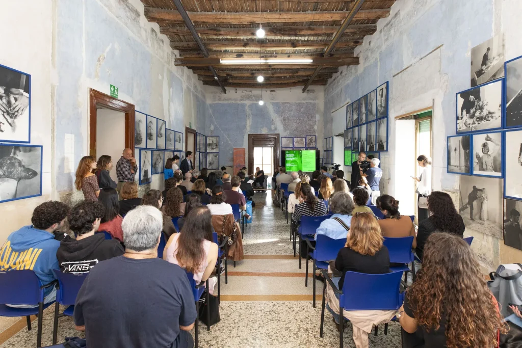 immagine per Il Public Program Art Days 2024: la Giornata di Studi sugli Archivi d’Arte Contemporanea - Lia Rumma e Giuseppe Morra, una conversazione tra arte e vita. Casa Morra, 24 ottobre 2024. Ph credits Amedeo Benestante, Courtesy Art Days - Napoli Campania