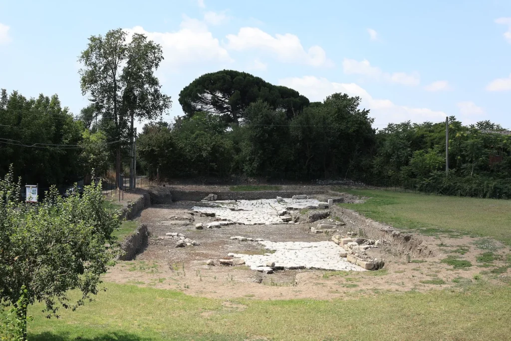 immagine per Una porzione delle rovine dell’Appia a Mirabella Eclano