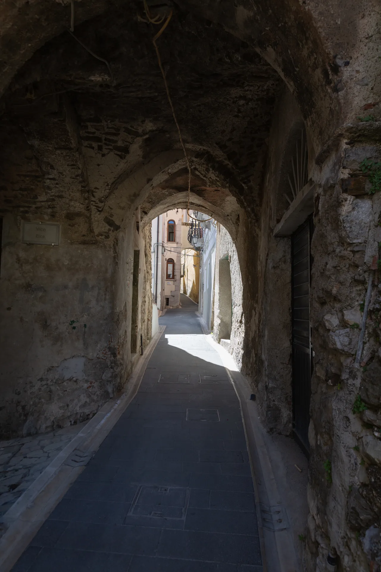 immagine per Caggiano, dettagli del borgo. courtesy Fondazione Morra