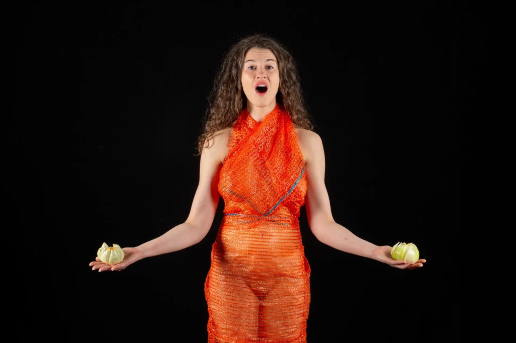 immagine per Fig. 15. Irene Urcioli in Troubleyn/Jan Fabre, Una tribù, ecco quello che sono. ©Lieven Herremann