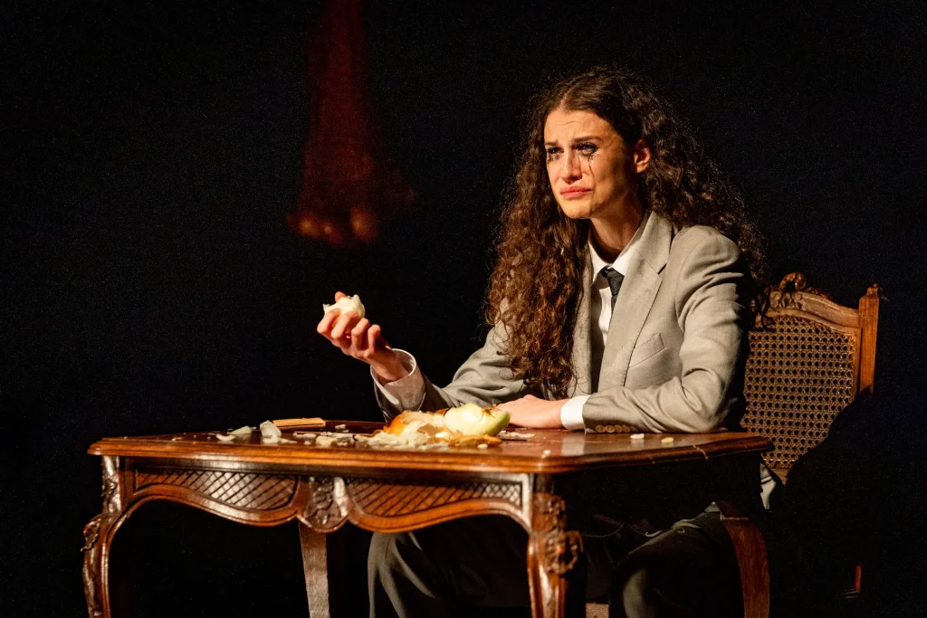 immagine per Fig. 20. Irene Urcioli in Troubleyn/Jan Fabre, Una tribù, ecco quello che sono. ©Lieven Herremann