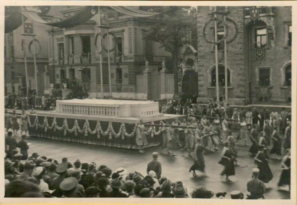 immagine per Foto del modello del Fuhrermuseum di Linz presentato alla sfilata per la Giornata dell'arte tedesca a Monaco nel 1938