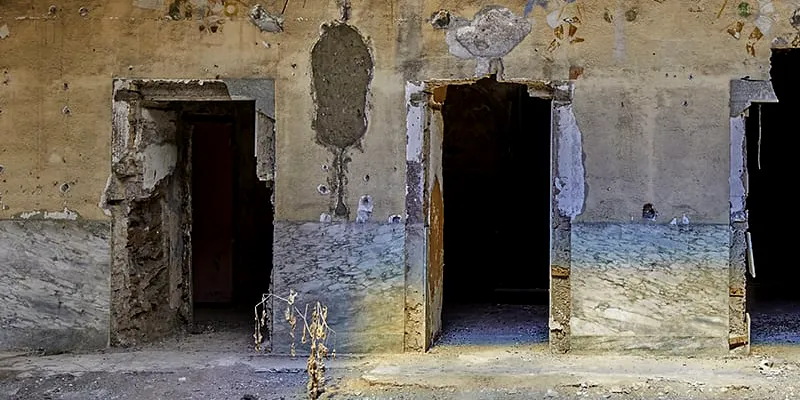 immagine per Chi esce entra A Tribute Exhibition to a Disappearing Building
